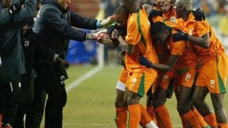 هؤلاء هم ” الفيلة “و هذه اسلحتهم