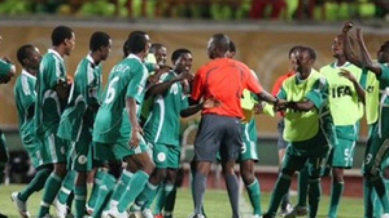 الحكام الأفارقة في وضع حرج.. ومونديال الناشئين فرصتهم الأخيرة