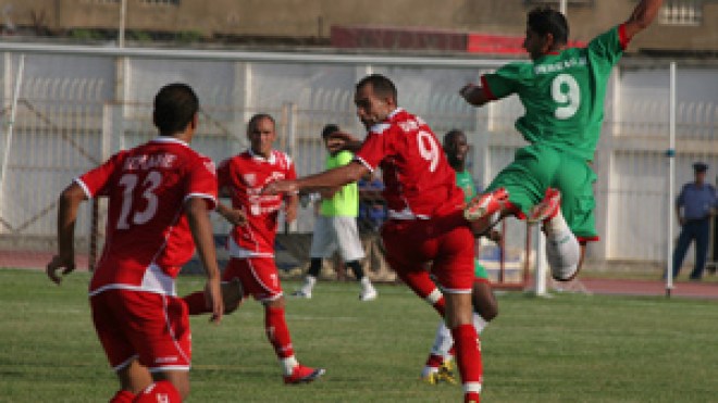 قمم الضعفاء في الواجهة