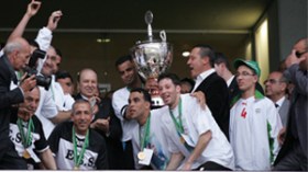 النسر‭ ‬الأسود‭ ‬يحلق‭ ‬في‭ ‬السماء‭ ‬السابعة