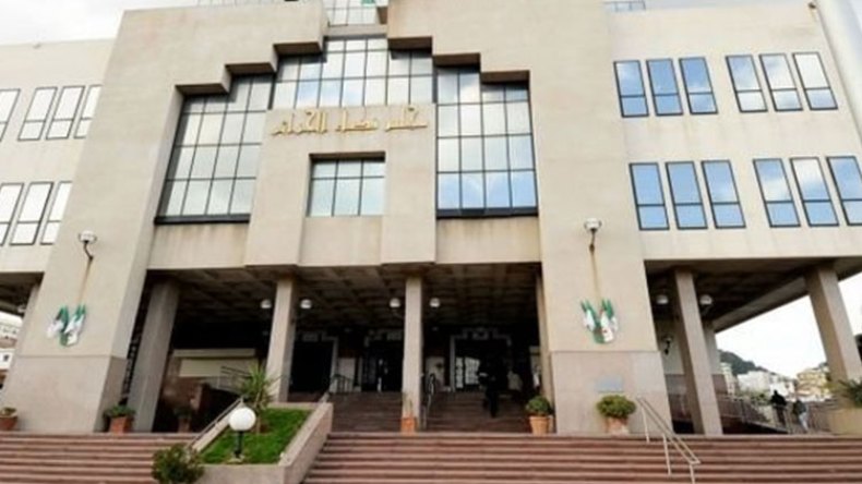 تبرئة عضو حملة بن فليس من تهمة التجسس