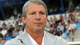 رولان‭ ‬كوربيس‭: ‬‮”‬بلومي‭ ‬اتصل‭ ‬بي‭ ‬لتدريب‭ ‬المنتخب‭ ‬الجزائري‮”‬