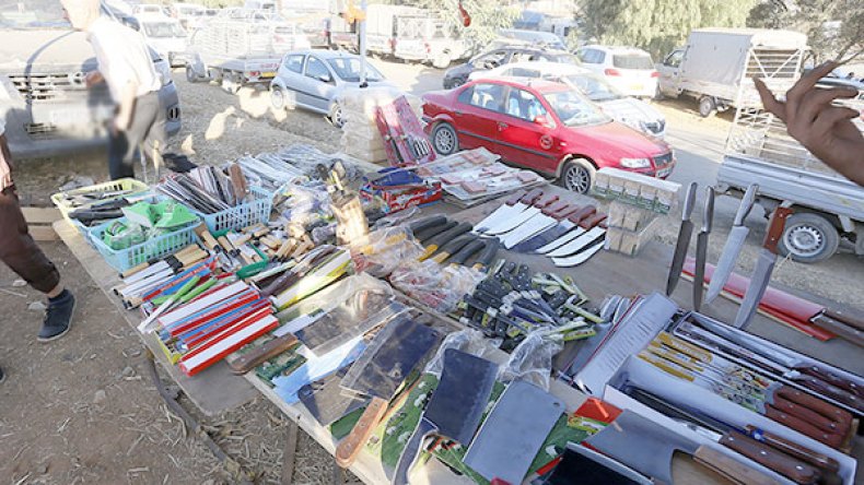 أدوات مطبخ صينية بمبالغ رمزية ومواد مجهولة