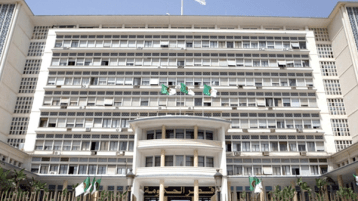 “طراطير” وطمع التوزير!