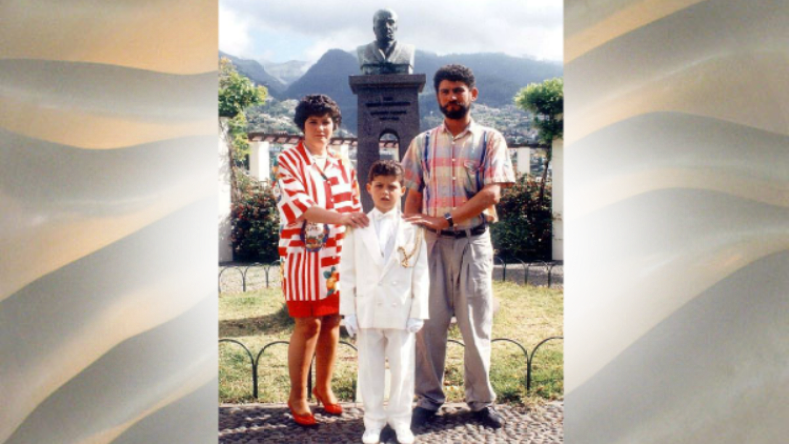 رونالدو يبكي والده الرّاحل الذي أدمن الخمر بِسبب الفقر