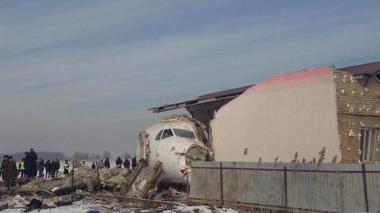 Un avion de transport militaire s’écrase dans un aéroport au Kazakhstan, des victimes