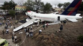 Un avion dérape à son atterrissage au Honduras, cinq morts