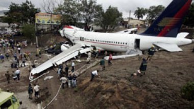 Un avion dérape à son atterrissage au Honduras, cinq morts