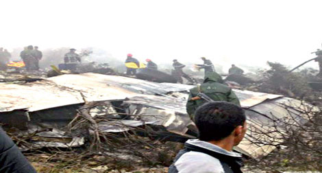 25 corps de victimes du crash de l'avion militaire, non identifiés