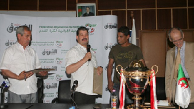 الحديث عن الفريق الوطني  يخيم على احتفالية الشروق