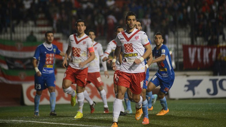 آلان ميشال يرفض الحديث عن اللقب ويبعد لاعبيه عن الضغط