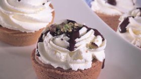 قشدة فاسدة ودجاج غير نظيف وراء تسمم 150 طالبة