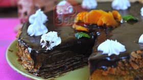 حلوة الشكولاطة بـ”الكريب” والمشمش المجفف: