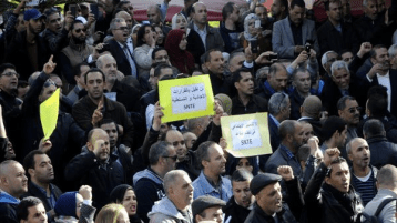 أيامٌ سود في انتظار العمال