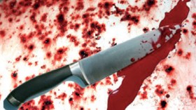 زوج يذبح زوجته بسكين المطبخ أمام مرأى ابنتيه