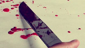 شاب يقتل والدته بطعنة خنجر وهي تتوضأ لصلاة العشاء