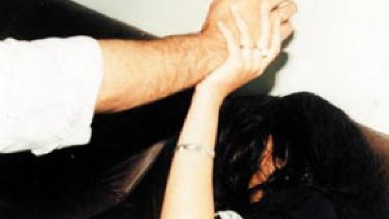 الزوج صلى الفجر رفقة زوجته.. طعنها 38 طعنة ثم نحرها وشواها..