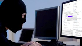“متجلببة” تتحول إلى ممثلة إغراء ومواطن يفقد رصيده البنكي