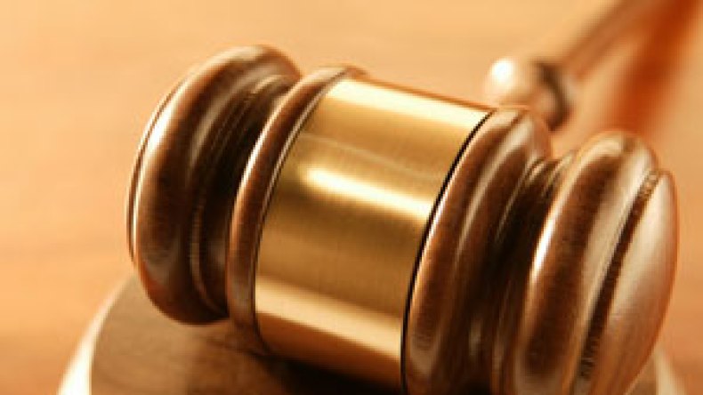 توقيف 33 محضرا قضائيا عن العمل ومتابعة 12 وحبس اثنين