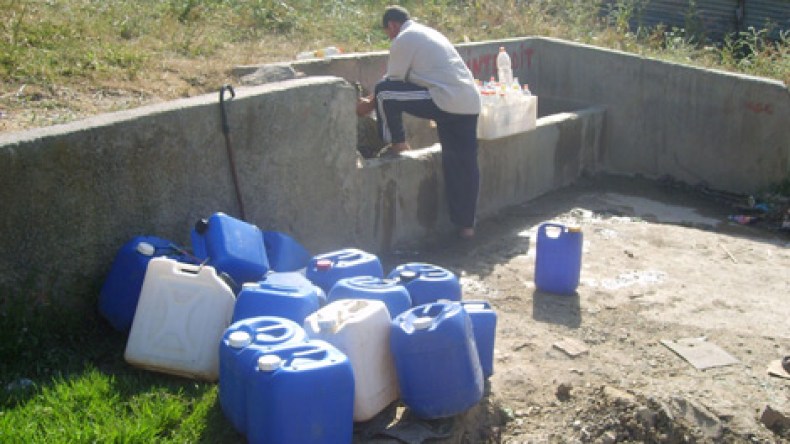 44 بالمئة من الجزائريين لا تصل المياه حنفياتهم إلا نادرا