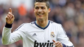 كريستيانو رونالدو.. يتصدر قائمة الأعمال الخيرية بين الرياضيين