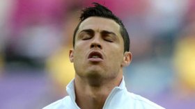 رونالدو “الحزين” يفجر قنبلة ويطلب مغادرة ريال مدريد