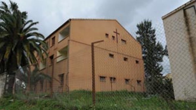 استدرجتني فتاة حسناء.. اشتريت صليبا ودخلت النصرانية