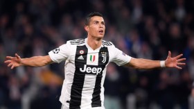 رونالدو أوّل لاعب يتجاوز دخله رقم الـ 100 مليون دولار