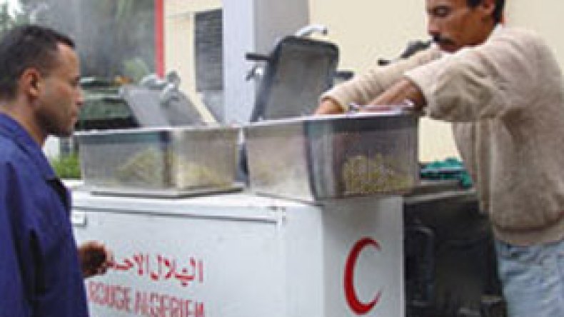 الهلال الأحمر الجزائري يدخل قطاع غزة