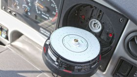 “كرونوتاكيغراف” إجباري للحافلات والشاحنات لوقف إرهاب الطرقات