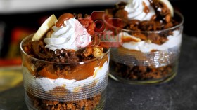 “كرمبل”(le crumble)  الموز بالكراميل: