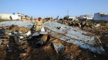 Accident d'avion au Pakistan: la compagnie accuse la météo, colère des  familles