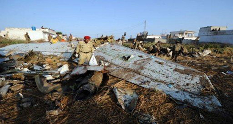Accident d'avion au Pakistan: la compagnie accuse la météo, colère des  familles