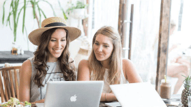 متزوجات يتعلمن فنون التعامل مع الزوج من العازبات