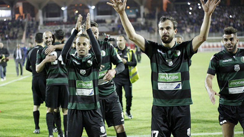 “السنافر” يلتهمون “الكناري”