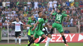 السنافر يخسرون الريادة ويٌصدمون بـ”محدودية” القاعدة الدفاعية