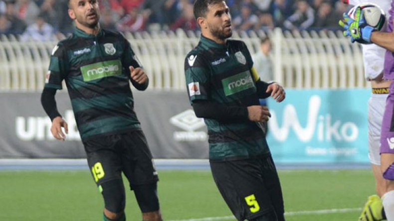 عبيد على طريقة بن زيمة و”السنافر” بلا تعثر