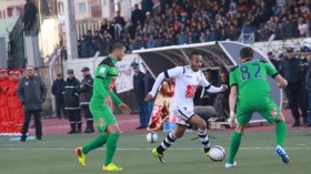 “السنافر” يصطادون النسر الأسود ويعمقون جراحه