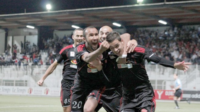 الوفاق ينفرد بالريادة وفريق الأحلام يضرب بقوة