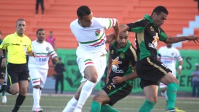 بولمدايس  يهدي السنافر أول فوز خارج الديار