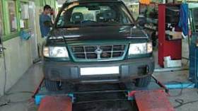 الجزائر تعتمد مخابر أجنبية لمراقبة السيارات المستوردة ومنع استيراد الخردة