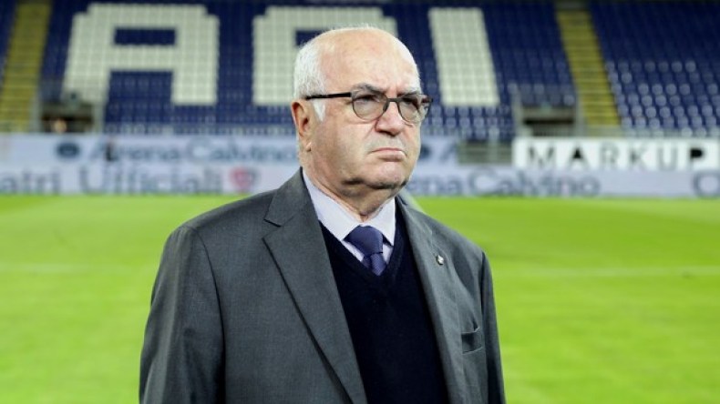 استقالة رئيس اتحاد الكرة الإيطالي