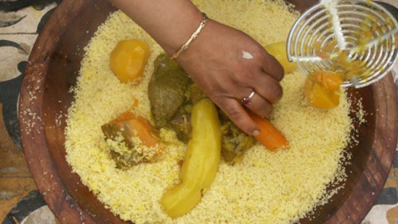 عائلاتٌ تستنجد بطباخات محترفات في أعراسها