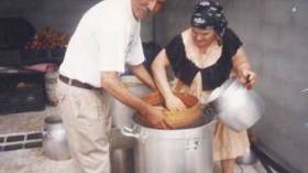 طبّاخة أعراس من سطيف تدخل مرحلة الاحتراف وتبهر أبناء باريس وليون