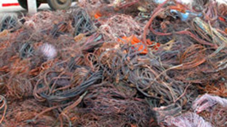 حجز‭ ‬شاحنتين‭ ‬للكوابل‭ ‬النحاسية‭ ‬موجهة‭ ‬لإسرائيل‭ ‬لصناعة‭ ‬الأسلحة‭!‬