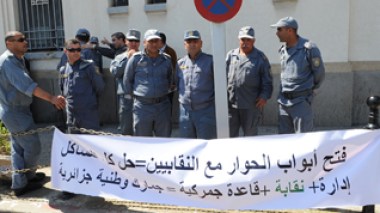 Customs officersâ€™ strike over pay raise paralyzes Algiers port, airport