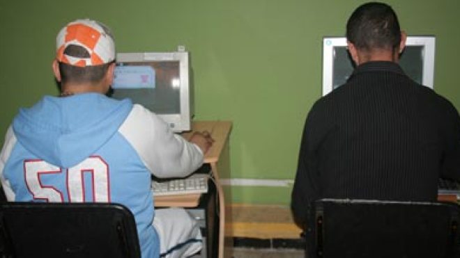 كاميرات أمنية لمراقبة نشاط نوادي الأنترنيت وتطويق الإرهاب
