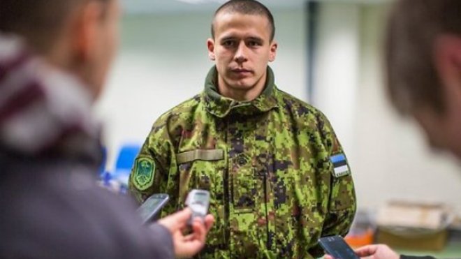 جندي شارك في مباراة إستونيا وإنجلترا!؟