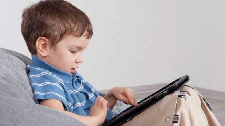 حملة تحسيسية حول مخاطر الأنترنت والألعاب الإلكترونية بأهل القصر