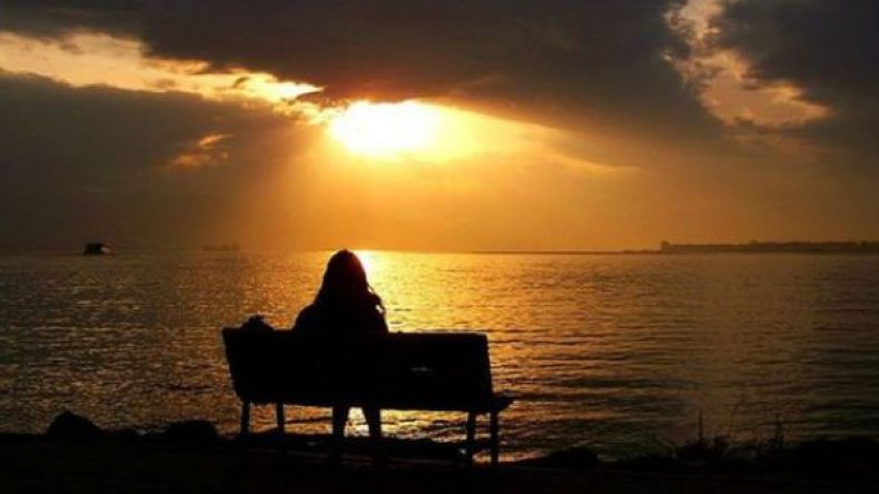 يطلب مني الهروب معه ليثبت حبه؟